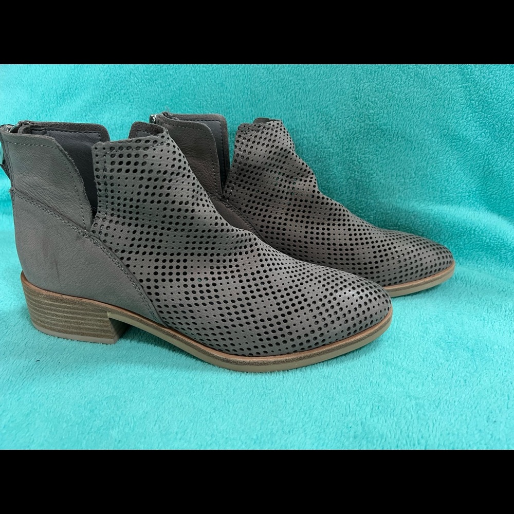 Dolce Vita Tommi perforated leather booties size 9 Smoke nubuck color
